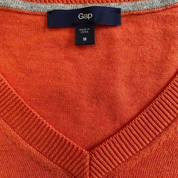 Gap Men’s V-Neck Sweater, Orange Heather, Medium, Long Sleeves - Picture 3 of 13